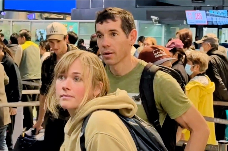 霍諾徳成功攻頂101　與妻子搭機離台