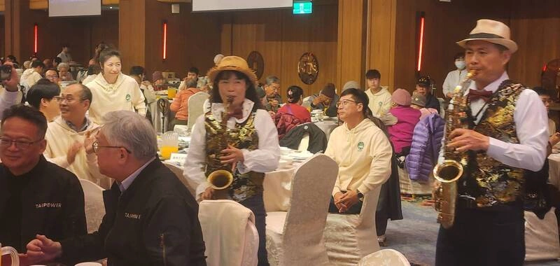 台電關懷長者公益活動  澎湖獨老提前圍爐過好年