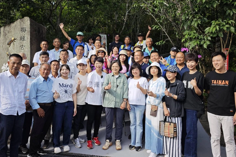 蔡英文成大演講談有溫度決策者　梅嶺健行直呼棒