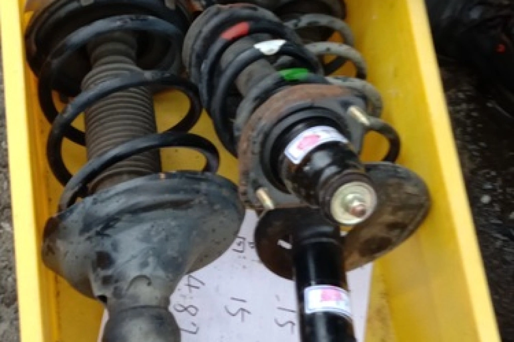 男竊汽車避震器插鐵軌　警方查扣證物