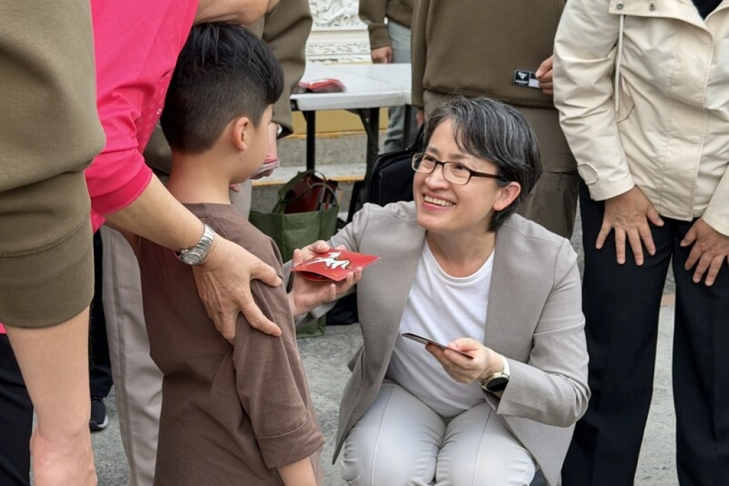 蕭副總統屏東發福袋　民眾高喊台灣加油