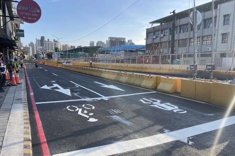 高捷黃線施工路段路面刨鋪　捷運局：今起夜間施工