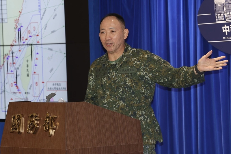 國防部：共軍射兩波次27枚多管火箭