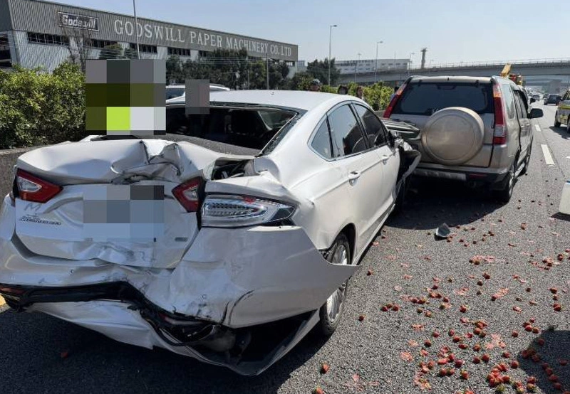 國1南下台中神岡段　5車連環撞釀6傷