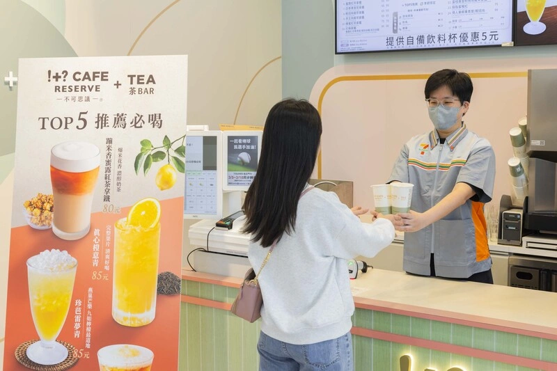 搶食手搖飲大餅　超商導入AI設備布局現做茶飲