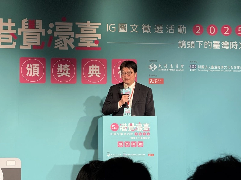 陸委會主委邱垂正13日出席頒獎活動