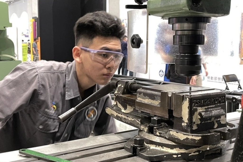 技能競賽金牌選手提早接觸業界　成技職亮點人物