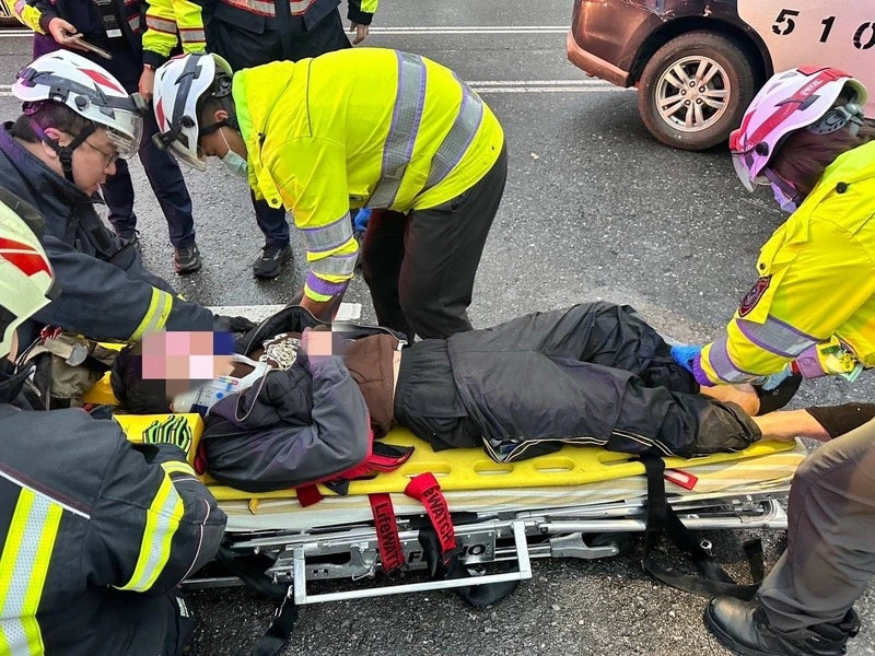 男駕贓車疑行竊桃園市工地 拒檢逃逸撞警車翻覆送醫