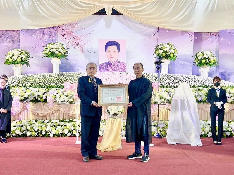 歌仔戲保存者王束花辭世　文化部頒旌揚狀