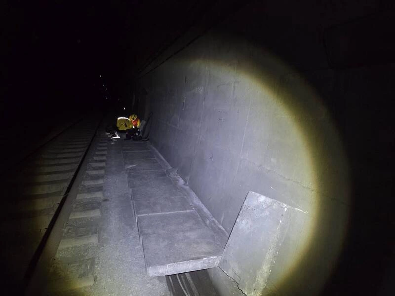 台鐵漢本至武塔間電纜遭剪斷　鐵警調監視器追查