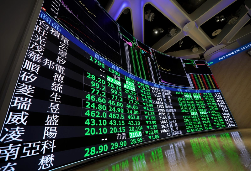 台股退守32000點關卡　2月飆漲3350點幾乎全數回吐