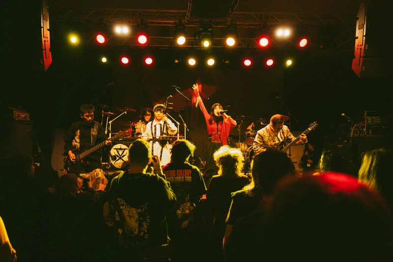 恆月三途於芬蘭F:F:F音樂節熱力演唱