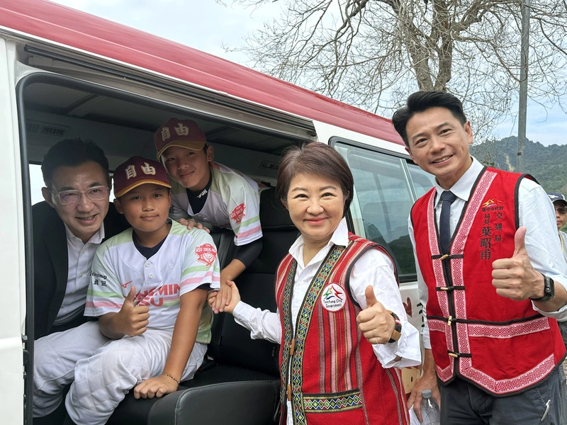 盧秀燕宣布自達幸福巴士啟用