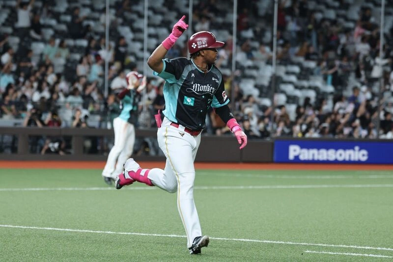 威克展現能力超前轟率桃猿搶勝　享受中職派對氛圍