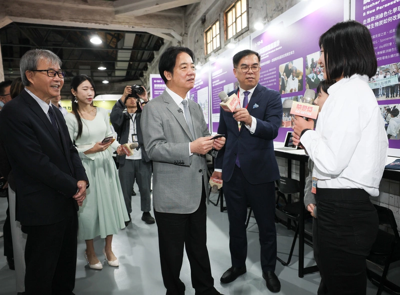 總統參觀青年百億海外圓夢基金計畫成果展（2）