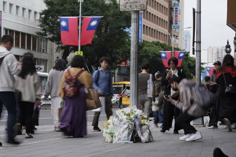 張文隨機攻擊案　中山站外放置鮮花悼念（1）