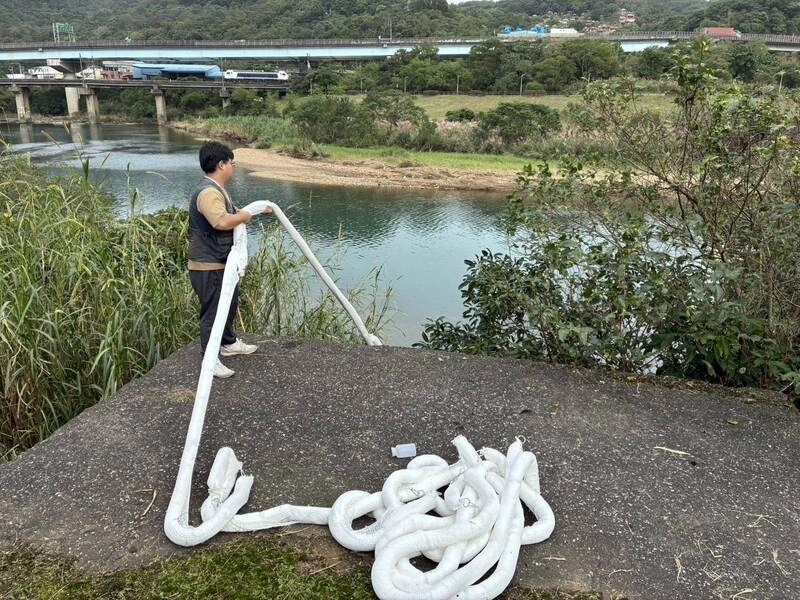 基隆河面現油污　基市府持續追查污染源