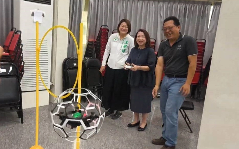 從組裝到飛行原理 南投30學童親自動手讓無人機起飛