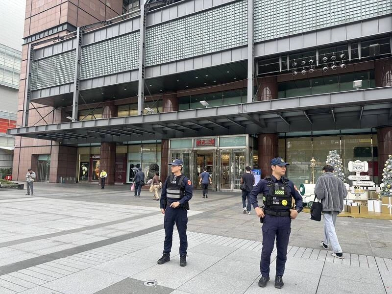 台中市警方在新光三越中港店巡守