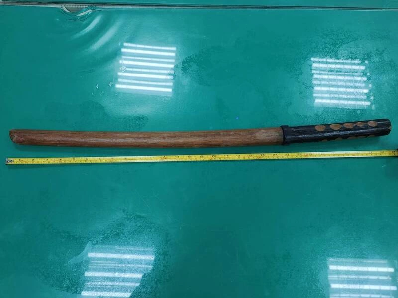 網傳影片醉男咆哮持木刀揮砍　北市警查獲送辦