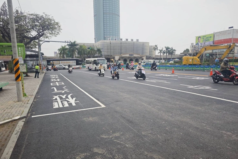 台南火車站前交通動線調整　首遇通勤尖峰尚順暢