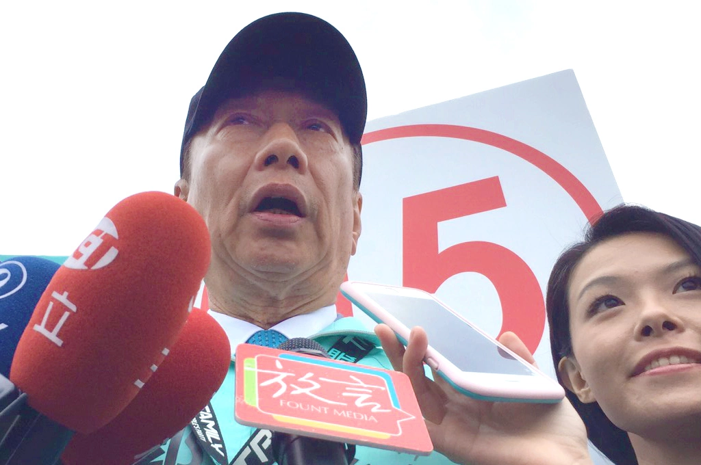 被柯P酸在橘營「只推自己人」 郭董：我的立場民眾黨和親民黨都屬於中間勢力！