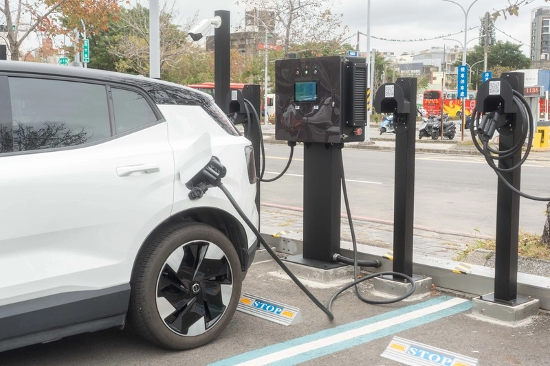 竹市再增63席充電車位　公有充電樁破百席