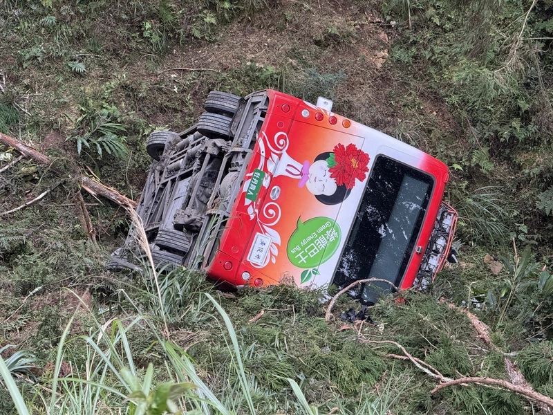 南投杉林溪遊園接駁車墜谷　檢察官赴現場勘查