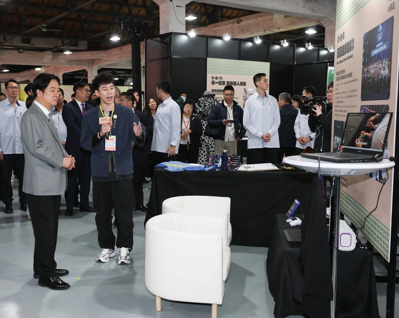 總統參觀青年百億海外圓夢基金計畫成果展（1）