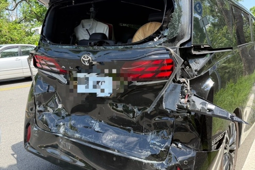 張麗善座車遭預拌混凝土車追撞　疑煞車失靈釀禍