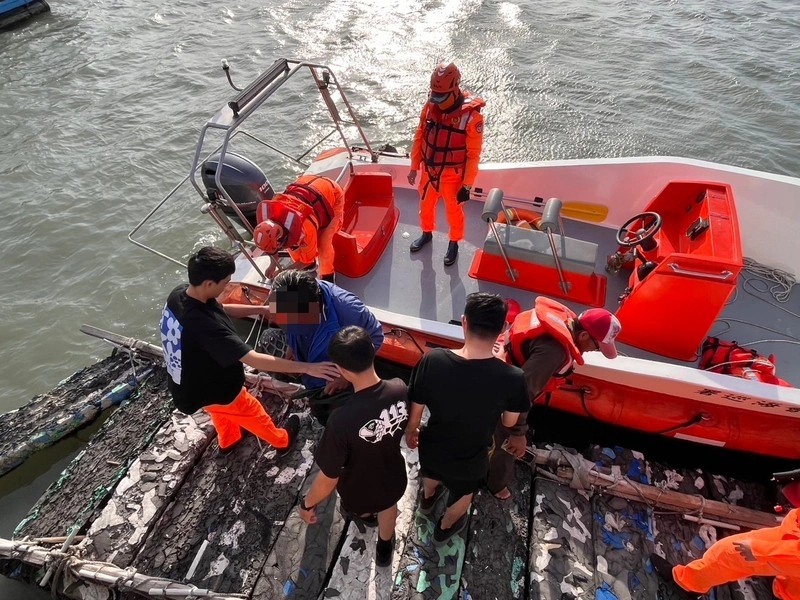 嘉義東石海域漁船擱淺海巡成功救援