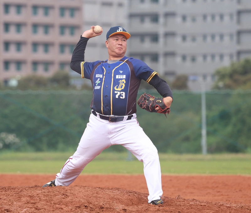 新聞盃軟式棒球賽　養父鐵登板
