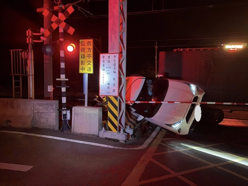 值班站長疑早退開車闖平交道　台鐵調離現職擬懲處