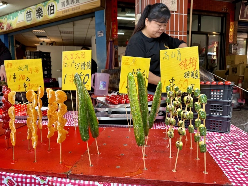 台中糖葫蘆驚現檳榔品項　攤商：禁售18歲以下