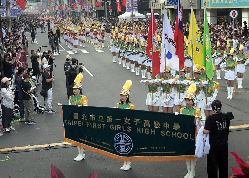 嘉市國際管樂節踩街　北一女樂儀旗隊參與盛會