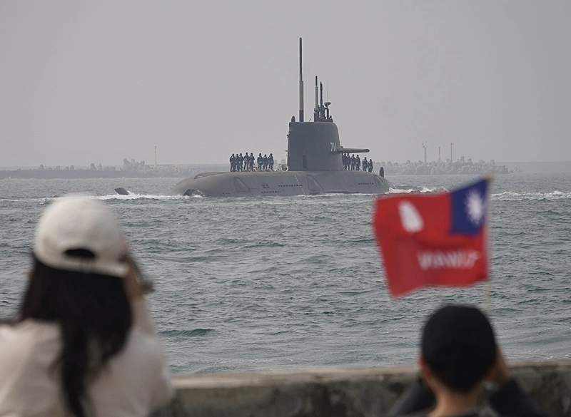 海鯤號第6次海測　軍事迷搶拍