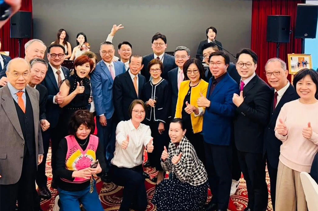 謝系回來了？謝長廷獲頒「旭日大綬章」回台辦慶祝會...謝欣霓發合照直呼：自解散謝系那天，好久沒有六代同堂