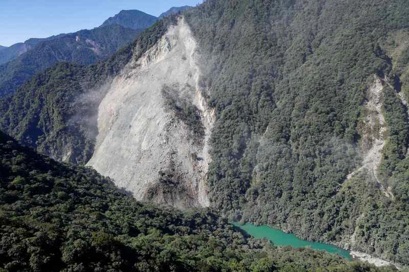 萬里溪堰塞湖日增20萬噸  陽明交大估19天蓄滿溢流