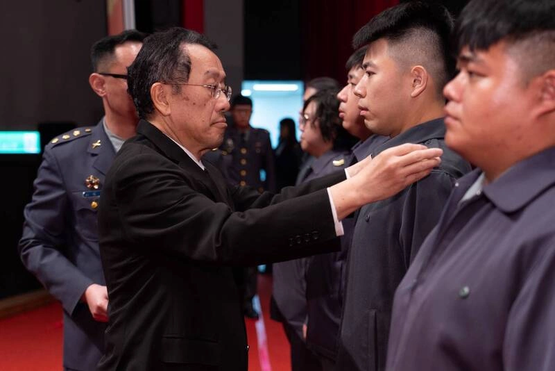 顧立雄為晉任後備軍人授階