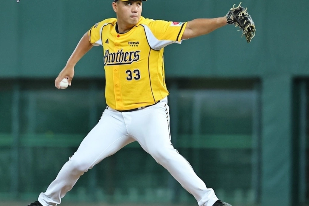 鄭浩均官辦熱身賽首度先發　4局讓雄鷹12上12下