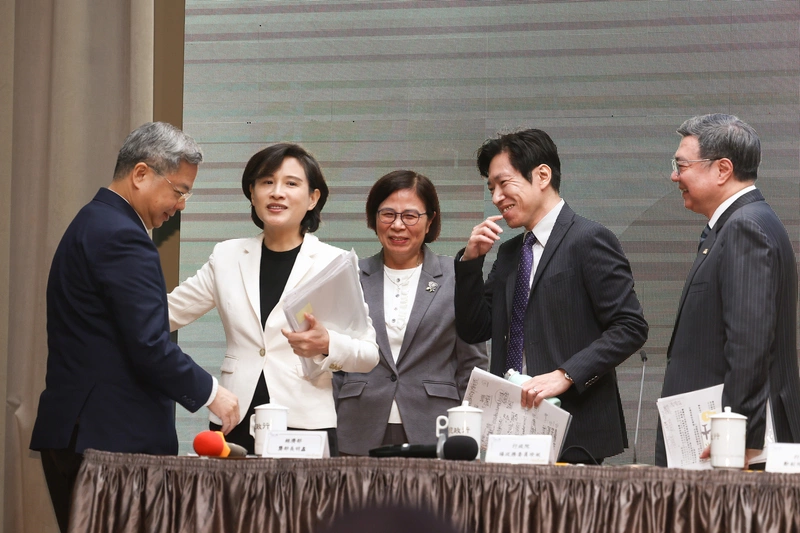 台美關稅談判記者會　行政院團隊展露笑容