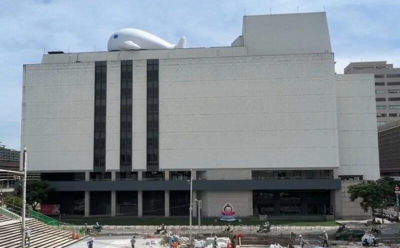 外牆投影簡體動畫遭疑盜版　基市：測試疏失將檢討