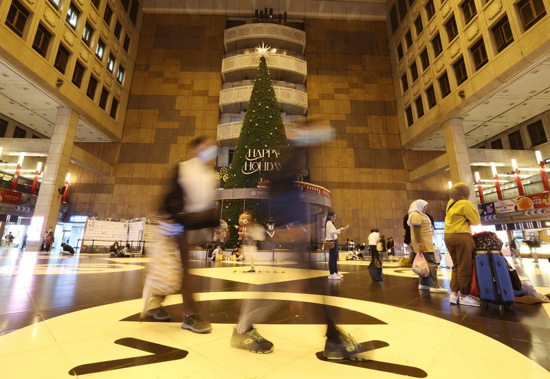 哀悼隨機攻擊事件逝者　北車耶誕樹熄燈3天