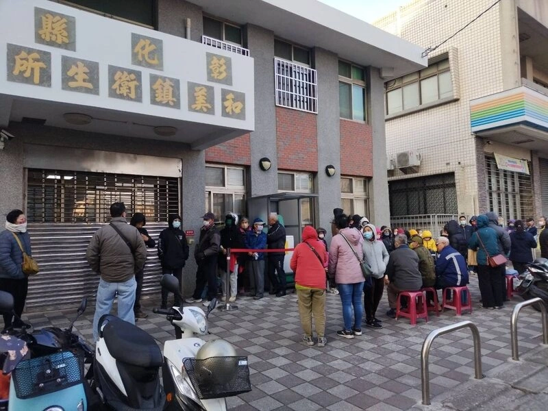 彰化縣長輩排隊登記帶狀疱疹疫苗