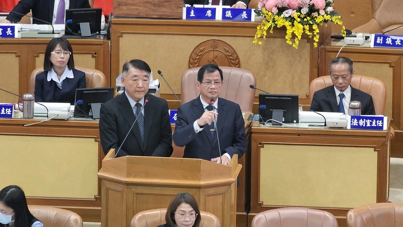 陳崇岳、馮兆麟新北議會答詢