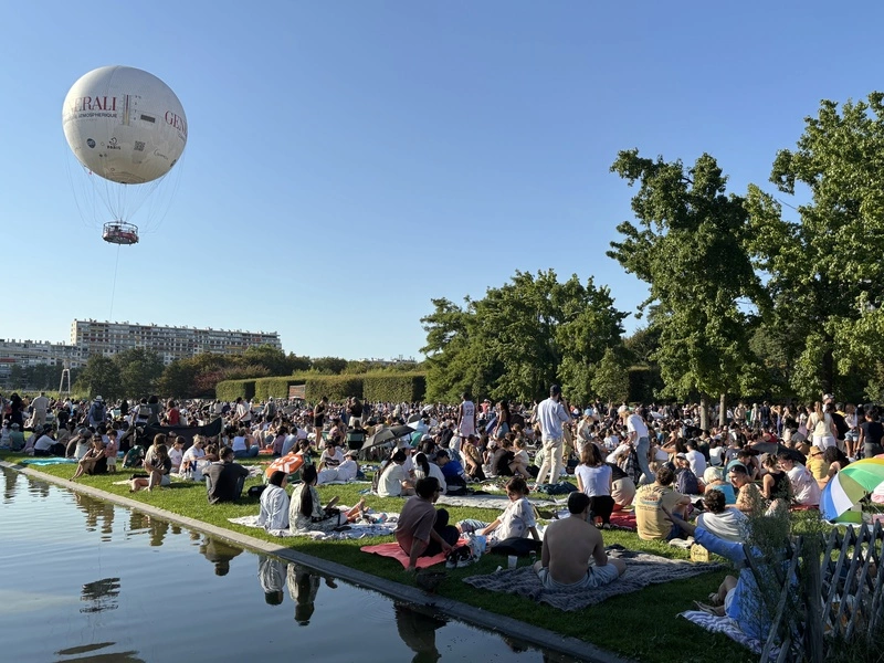 「這可不是每天看得到」　巴黎人擠爆公園觀看日偏食