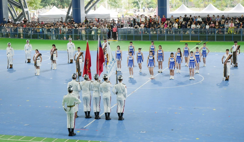 橘色惡魔屏東交流　美和科大熊鷹儀隊演出