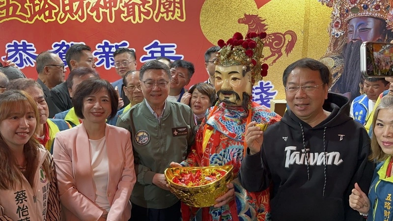 卓榮泰大年初四台中參香祈福　盼產業升級