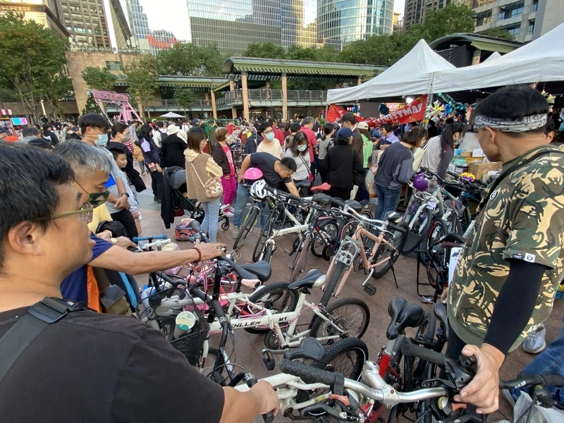 新北耶誕挖寶趣跳蚤市場義賣登場（1）