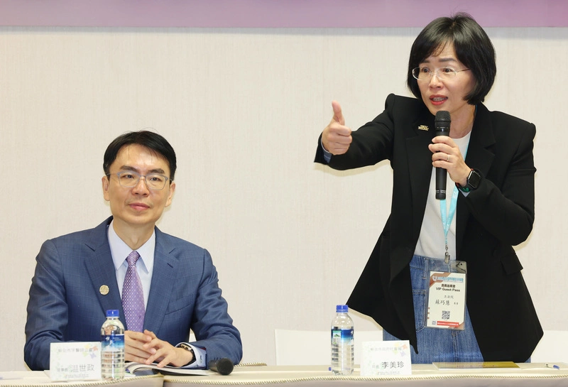 新北蘇巧慧和温世政互動佳　黃國昌邀館長訪競總